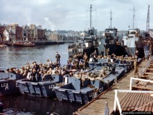 Les LCI(L) 84 et 497 ainsi que le LCH 87 le long des quais de Weymouth. Photo : US National Archives