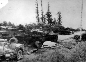Les vestiges de la contre-attaque allemande à Carentan le 13 juin 1944. Photo : US National Archives