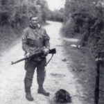 Forrest Guth (& John Buckler), E/506, à proximité de la ferme Marmion à Ravenoville le Jour J. Photo : US National Archives