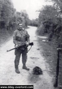 Forrest Guth (& John Buckler), E/506, à proximité de la ferme Marmion à Ravenoville le Jour J. Photo : US National Archives