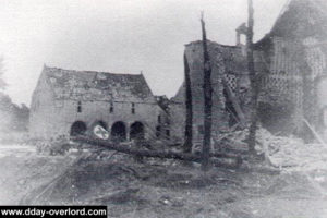 Les ruines du château de Colombrières à Hiesville utilisées comme hôpital de campagne par la 101st Airborne. Photo : US National Archives