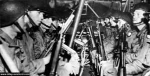 Soldats aérotransportés américains dans un planeur Waco à l'entrainement. Photo : US National Archives