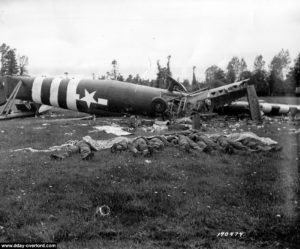 Ce planeur Horsa s'est écrasé au sud de la batterie du Holdy, tuant 8 soldats. Photo : US National Archives