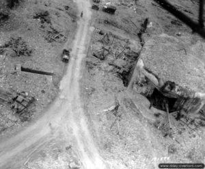 18 juin 1944 : vue aérienne d’une des deux casemates de la batterie de Crisbecq à Saint-Marcouf. Photo : US National Archives