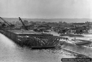 Travaux de réparation du quai de la darse des Mielles à Cherbourg. Photo : US National Archives