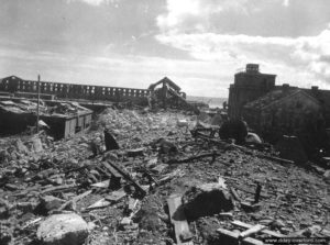 Les ruines de l’arsenal, plus particulièrement de l'îlot Majorité à Cherbourg. Photo : US National Archives