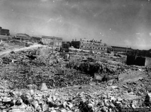 Les ruines de l’arsenal et du quartier Rochambeau à Cherbourg. Photo : US National Archives