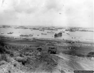 Vue générale de la plage d'Omaha depuis le point d'appui Wn 62. Photo : US National Archives