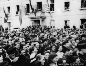 Célébrations du 14 juillet 1944 à Cherbourg. Photo : US National Archives