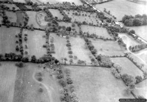 Vue aérienne du bocage (zone de stockage de carburant) dans le secteur de Domfront. Photo : US National Archives