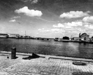 L’avant-port de l’arsenal de Cherbourg. Photo : US National Archives