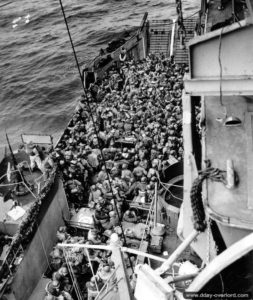 Transbordement de troupes de la 4th (US) Infantry Divison au large d'Utah Beach. Photo : US National Archives