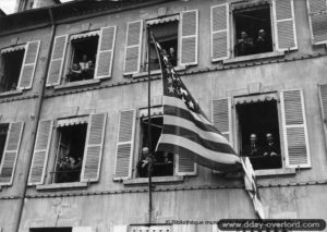 Célébrations du 14 juillet 1944 à Cherbourg. Photo : US National Archives