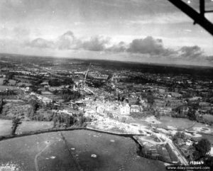 Vue aérienne de Saint-Sauveur-le-Vicomte. Photo : US National Archives