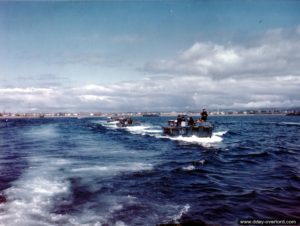 Un LCA et des LSI (appartenant à l’HMS Prince Baudouin) au large de Weymouth transportant des Rangers du 5ème bataillon. Photo : US National Archives