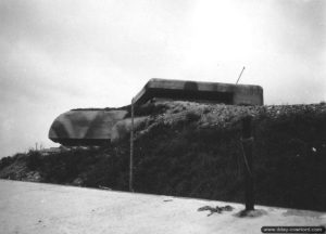 Le poste de direction de tir de la batterie de 10,5 cm du bastion II dans l’arsenal de Cherbourg. Photo : US National Archives