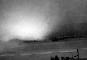 Une explosion sur la plage d'Omaha Beach aux premières heures du débarquement. Photo : US National Archives