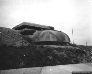 Le poste de direction de tir de la batterie de 10,5 cm du bastion II dans l’arsenal à Cherbourg. Photo : US National Archives