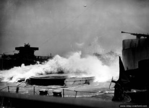 Les vagues causées par la tempête du 19 au 21 juin 1944. Photo : US National Archives