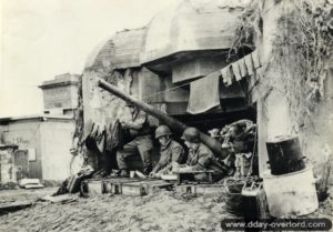 Une casemate type Regelbau 650 de la Seebahnhof à Cherbourg. Photo : US National Archives