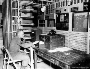 Un central téléphonique utilisé par les Américains à Cherbourg. Photo : US National Archives