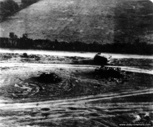 22 août 1944 : vue aérienne de véhicules allemands détruits dans le réduit de Chambois. Photo : US National Archives