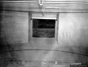 L’intérieur d’une casemate type Regelbau H669 situé à Ozouville-Les-Maresquiers sur la commune de Querqueville. Photo : US National Archives