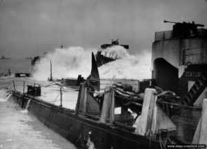 Les vagues causées par la tempête du 19 au 21 juin 1944. Photo : US National Archives