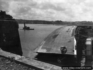 Le chenal d’accès à l’avant-port de commerce à Cherbourg. Photo : US National Archives