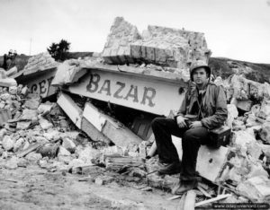 Les vestiges du bazar de Saint-Laurent-sur-Mer. Photo : US National Archives