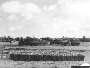 Des milliers de jerrycans stockés dans un dépôt au sud de l’Angleterre. Photo : US National Archives