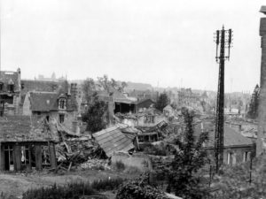 Les ruines de la ville de Caen. Photo : US National Archives