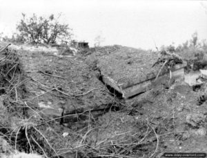 6 juillet 1944 : les ruines des casemates du centre de montage et de ravitaillement de V1 à La Tuilerie à Yvetot-Bocage. Photo : US National Archives