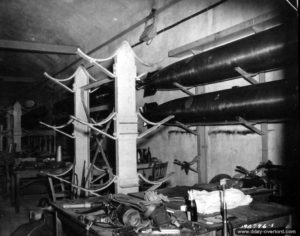La salle des torpilles de la Kriegsmarine dans le tunnel souterrain du Fort du Roule à Cherbourg. Photo : US National Archives
