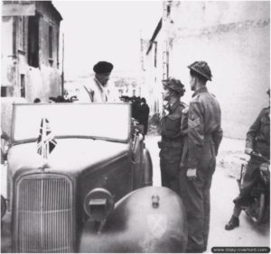 Visite du maréchal Montgomery à Port-en-Bessin le 10 juin 1944. Photo : IWM