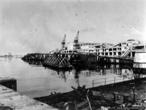 Ruines de la gare maritime de Cherbourg. Photo : US National Archives