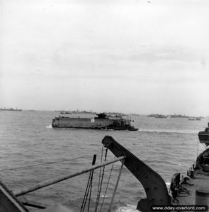 Un caisson Phoenix remorqué à travers la Manche. Photo : US National Archives