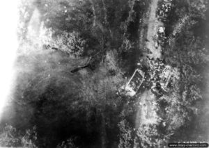 22 août 1944 : vue aérienne de véhicules allemands détruits dans le réduit de Chambois. Photo : US National Archives