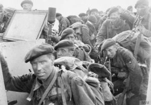 Les commandos de la 1st Special Service Brigade s'apprêtent à débarquer sur le secteur Queen Red de Sword Beach. Photo : IWM