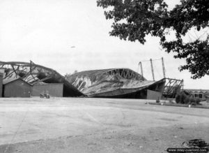Les hangars de la base aérienne à la Vigie de l’Onglet à Cherbourg. Photo : US National Archives