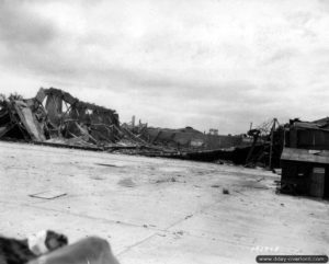 Les hangars de la base aéronavale à la Vigie de l’Onglet à Cherbourg. Photo : US National Archives