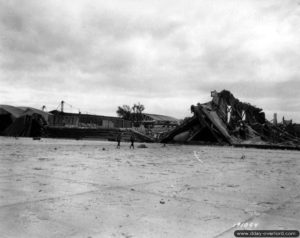 Les hangars de la base aéronavale à la Vigie de l’Onglet à Cherbourg. Photo : US National Archives