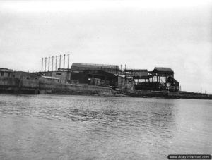 Les hangars de la base aéronavale à la Vigie de l’Onglet à Cherbourg. Photo : US National Archives