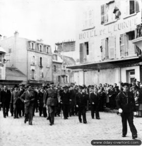 20 août 1944 : visite du général de Gaulle à Cherbourg. Photo : US National Archives