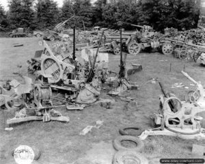 13 juillet 1944 : un dépôt d’armements allemands récupérés par les Américains dans le secteur d'Isigny-sur-Mer. Photo : US National Archives