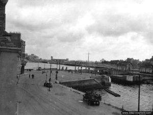 Vue du quai Alexandre III à Cherbourg. Photo : US National Archives