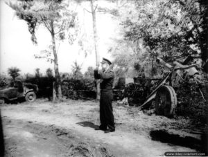26 août 1944 : le général Eisenhower inspecte la poche de Chambois. Photo : US National Archives