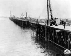 22 juillet 1944 : la Darse des Mielles à Cherbourg. Photo : US National Archives