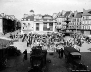 Le marché à Cherbourg. Photo : US National Archives