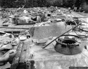 13 juillet 1944 : un dépôt d’armements allemands récupérés par les Américains dans le secteur d'Isigny-sur-Mer. Photo : US National Archives